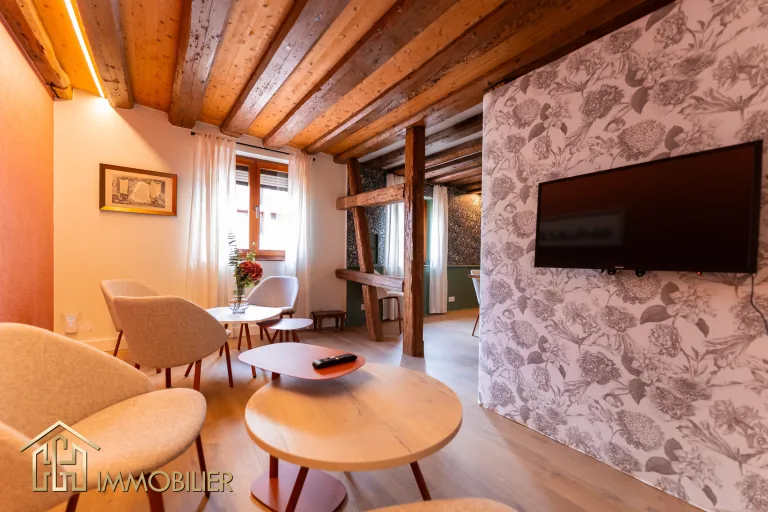 Salon chaleureux à Gueberschwihr — photographie fournie par l’agence