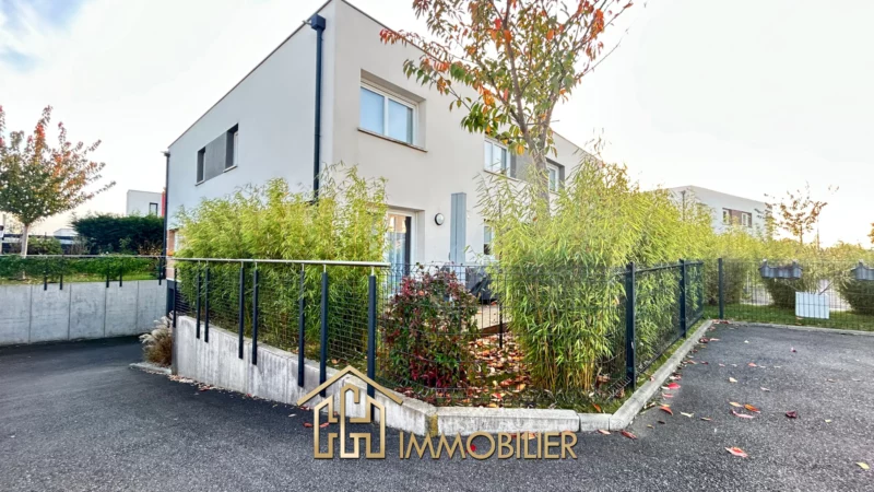 Villa appartement en duplex avec jardin privatif